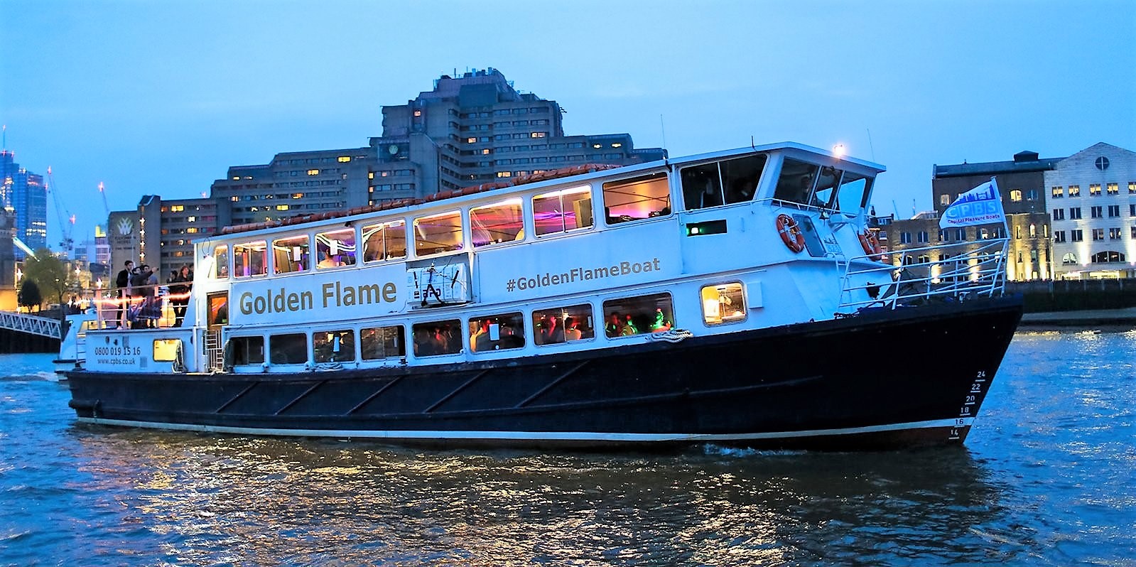 Big-fleet-of-London-party-boats-used-for-the-Thames-party-cruise