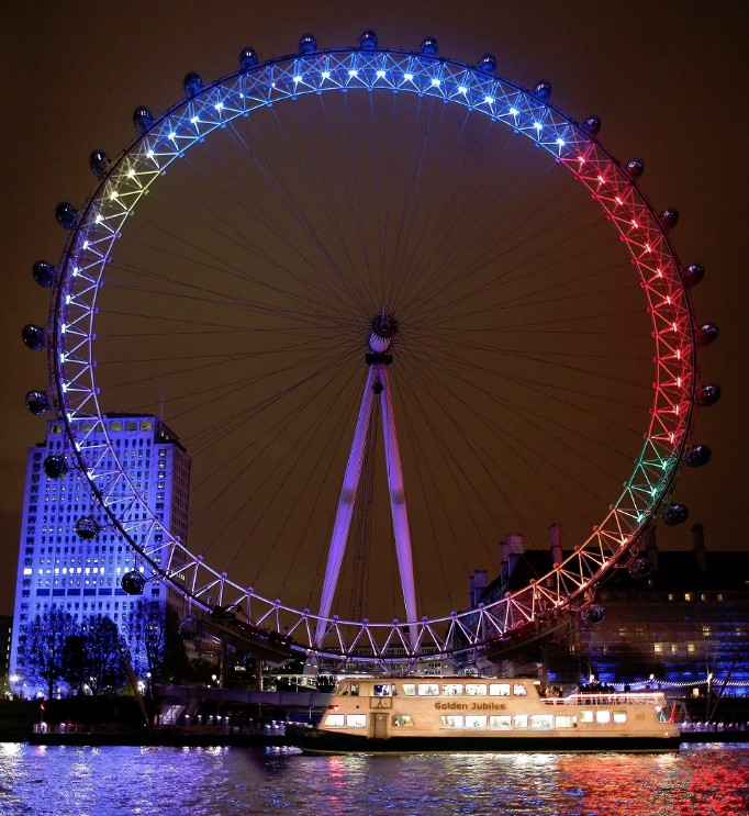 Unmissable sights as you cruise along the river Thames on a Thames Party Cruise on New Year's Eve,